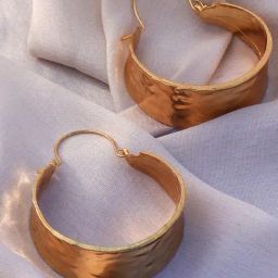 Joker & Witch Golden Fluid metallic Hammered Bold Hoop Earrings-23