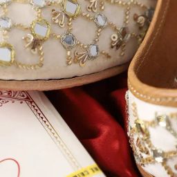 Glam Story Women's Cream Ethnic Juttis-image-27