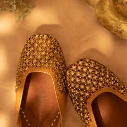 Glam Story Women's Mustard Ethnic Juttis-image-111