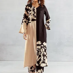 DIVASTRI Floral Printed V Neck Straight Kurta With Palazzos-picture-47