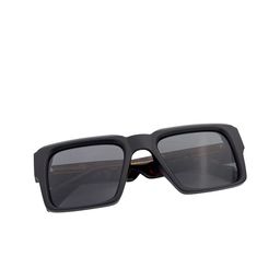 QUE UNIVERSE Unisex UV Protected Bold Frame Square Sunglass QUE-97001_M image 4