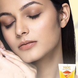 VLCC Set Of 4 Ayurveda Chandan Kesar & Haldi Chandan Facewash - 100 ml Each image 3