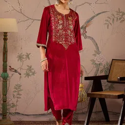 Shae by SASSAFRAS Floral Embroidered Round Neck Three-Quarter Sleeves Regular Velvet Kurta-41