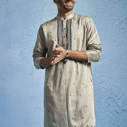 VASTRAMAY Men Floral Embroidered Sequinned Kurta-picture-8