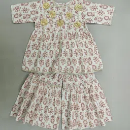 SILK SPARROW Girls Floral Printed Panelled Gotta Patti Pure Cotton Kurta with Sharara-image-28