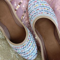 DESI COLOUR Women White Ethnic Mojaris Flats-image-108