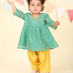 Fabindia Kids Green Regular Fit Checks Kurta & Pant-image-71