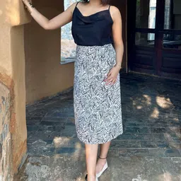 Label Tanvee Printed Midi Skirt-image-24