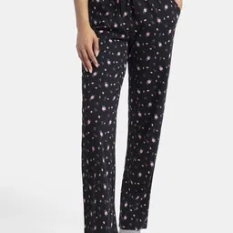 Jockey Women Printed Cotton Mid-Rise Lounge pants-image-75