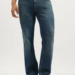 United Colors of Benetton Men Crinkle Regular Fit Mid-Rise Light Fade Jeans-picture-14