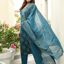 AMRUTVARSHA CREATION Women Printed Regular Gotta Patti Kurta with Trousers & With Dupatta-46