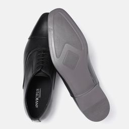 INVICTUS Men Black Solid Formal Oxfords image 4