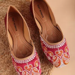 feet runner Ethnic Embroidred Jutis and Mojaris Bellies For Women-picture-4