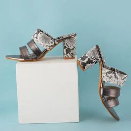 Scentra Women's Grey Casual Sandals-image-18