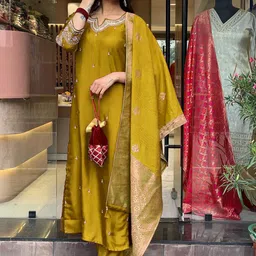 Siya Fashion Floral Embroidered Notch Neck Sequinned Straight Kurta With Trouser & Dupatta-image-3