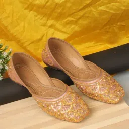 Iconics Women's Pink Ethnic Juttis-image-87