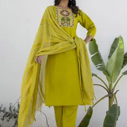 VredeVogel Women Ethnic Floral Yoke Design Thread Work Kurta with Trousers & With Dupatta-34