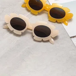 AUGEN Unisex Black Lens & Yellow Oval Sunglasses with-image-73