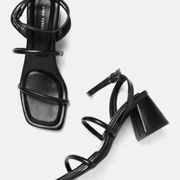 Lino Perros Mid-Top Block Heels-51