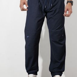 Jb Just BLACK Men Relaxed Fit Cotton Cargos Trousers-image-56