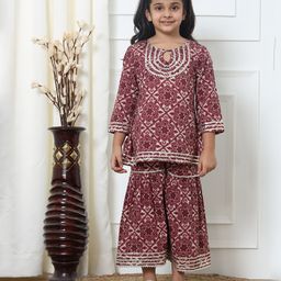 READIPRINT Three Fourth Sleeves Geometric Floral Printed And Lace Embellished Kurta And Sharara - Maroon-picture-3