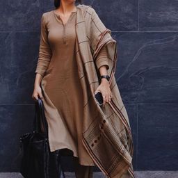 Piludi Notch Neck Straight Kurta With Trousers & Dupatta-11