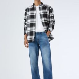 Pepe Jeans Men James Tapered Fit Mid-Rise Light Fade Jeans-picture-0