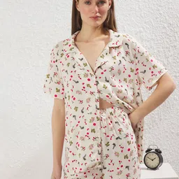 Trendyol Women Printed Lapel Collar Shirt and Shorts Night Suit-image-23