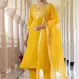 VredeVogel Women Floral Embroidered Regular Kurta with Trousers & With Dupatta-picture-23