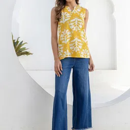 Selvia Abstract Printed Sleeveless Top-picture-4