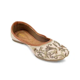 Anouk Women Embellished Ethnic Mojaris Flats-43