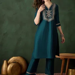 Sangria Women Embroidered Straight Kurta With Trousers-picture-17