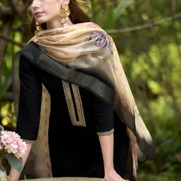 SHREE LAXMINARAYAN EXPORT Yoke Design Zari Straight Kurta With Trouser & Dupatta image 5