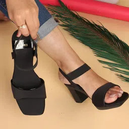 XE Looks Block Heels Sandals-26