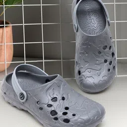 SHUAN Men Clogs-40