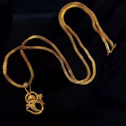 Anshenterpris Gold-Plated Contemporary Pendant With Chain-image-3