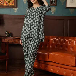Clovia Women Printed Night suit-picture-0