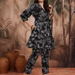 Sangria Floral Printed Tiered Pure Cotton Kurti with Trousers image 3