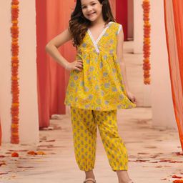 NEUDIS Pure Cotton Sleeveless Floral Printed & Lace Detailed Short Kurta & Pant Set - Yellow-image-69