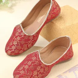 Cute Walk by Babyhug Mojaris - Maroon-picture-8