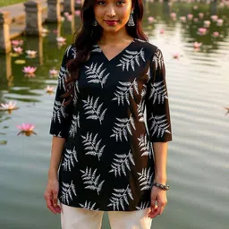 THE FAB FACTORY Women Tropical Printed V-Neck Top-picture-48