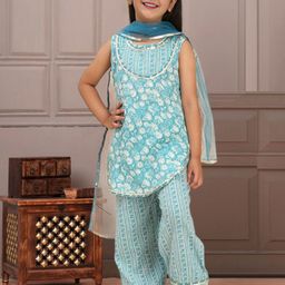 Cutiekins Girls Floral Printed Round Neck Gotta Patti Kurta With Trousers & Dupatta-image-92