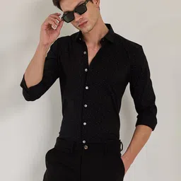 Snitch Men Smart Spread Collar Micro Ditsy Printed Cotton Casual Shirt-image-46