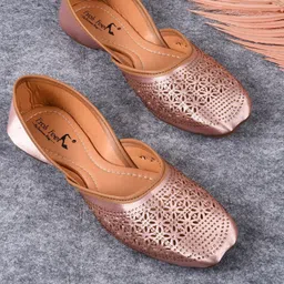Froh Feet Women Embellished Ethnic Mojaris Flats-image-15