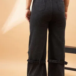 SASSAFRAS Curve Women Plus Size Comfort High-Rise Highly Distressed Stretchable Jeans image 3