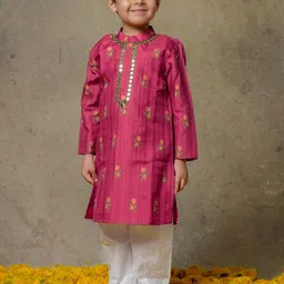 Vivedkids Boys Floral Printed Regular Sequinned Kurta with Trousers-43