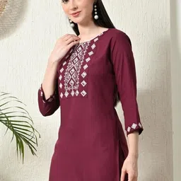 Fashion4word Geometric Yoke Design Mirror Work Kurti-8