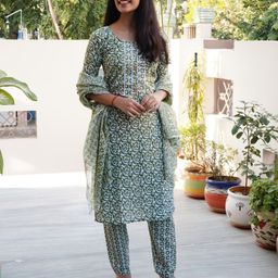 PRETTY PALLU Women Floral Printed Regular Pure Cotton Kurta with Trousers & With Dupatta-picture-36