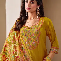 MOJILAA Women Printed Regular Mirror Work Kurta with Trousers & With Dupatta image 4