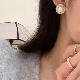 FIMBUL Gold-Plated Pearls Beaded Circular Shaped Studs image 3
